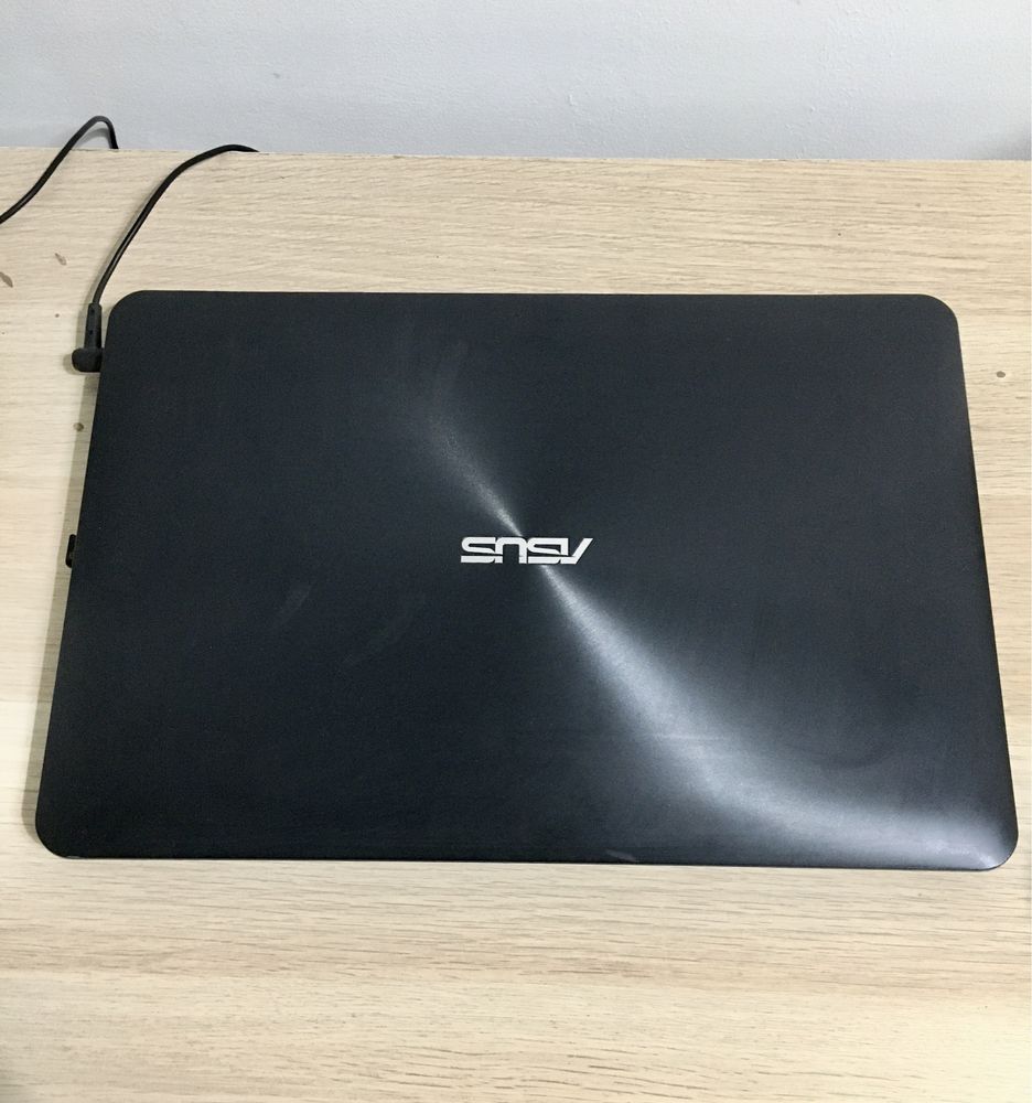 Laptop ASUS x555L Intel Core i3 500GB 4GB RAM