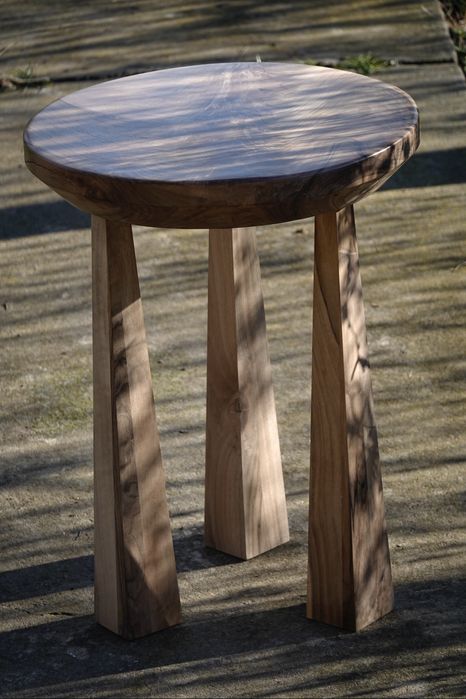 Scaun din lemn masiv de nuc