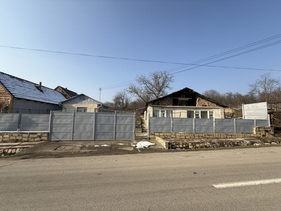 Casa in localitatea Coseiu la strada principala