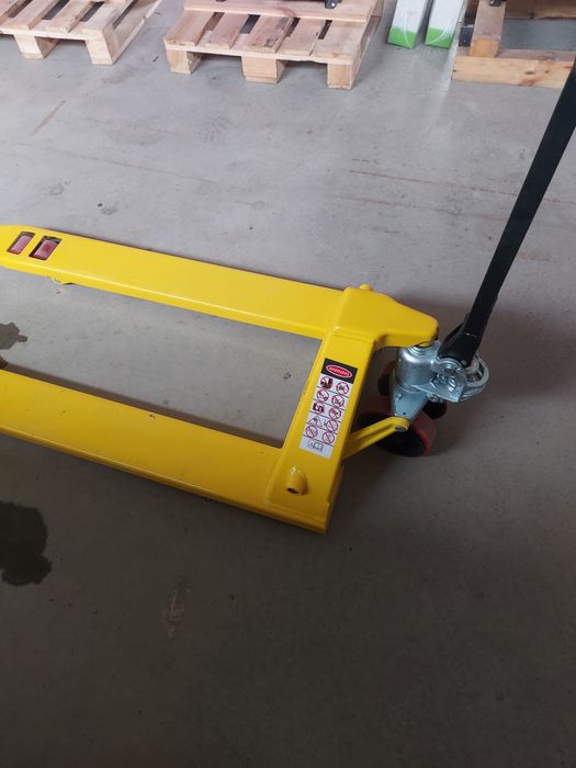 Vând traspalet 2000 kg