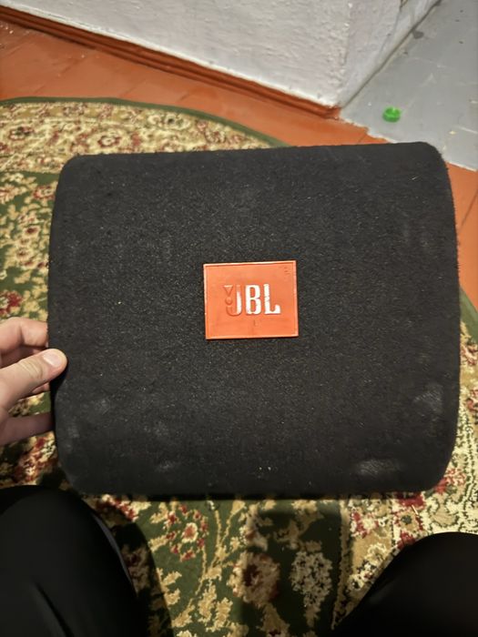 Продам сабуфер JBL