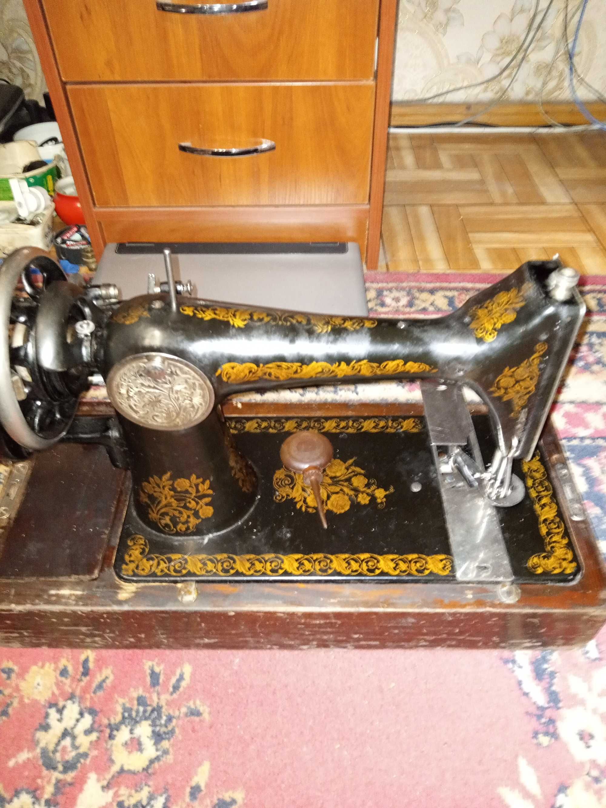 Продам старинную дореволюционную швейную машинку год 1908