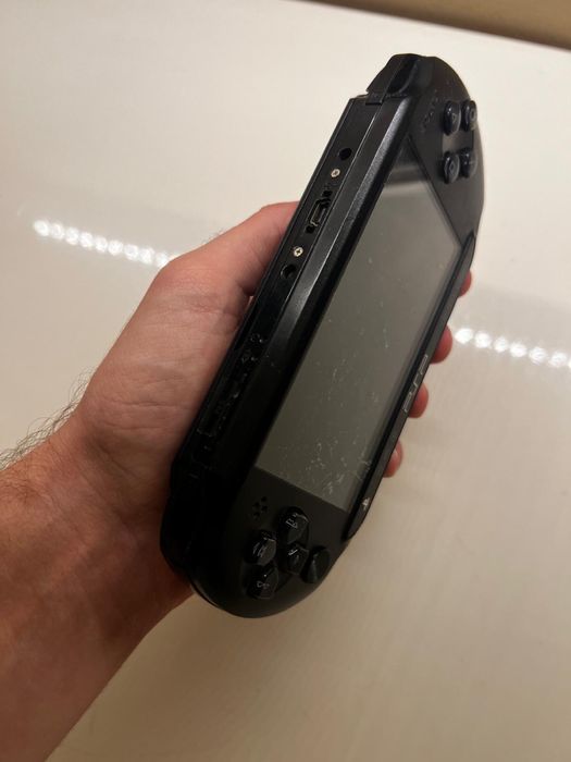 PSP Sony negru si alb cu jocuri