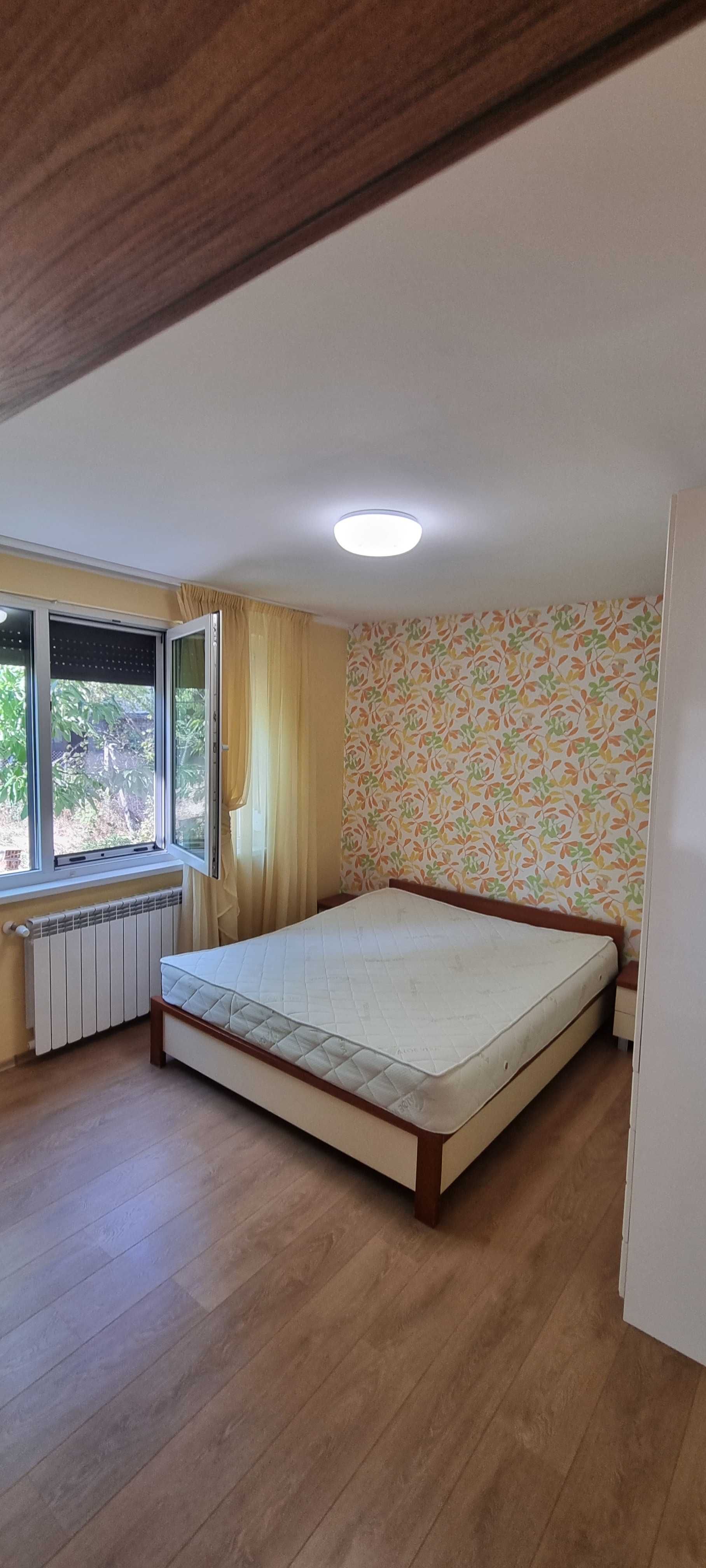 Продава се първи етаж от триетажна къща в кв.Горна баня