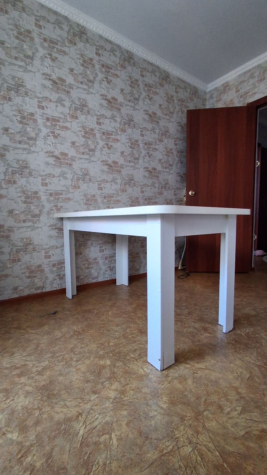Продается кухонный стол