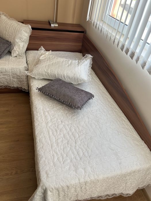 Две ъглови легла с ракла и двукрилен гардероб