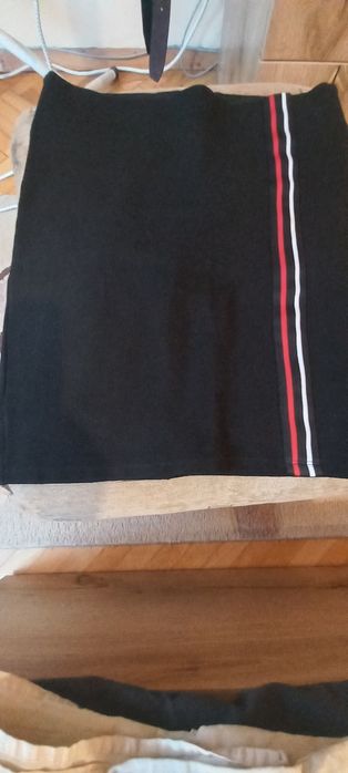 Дамска пола черна Stradivarius