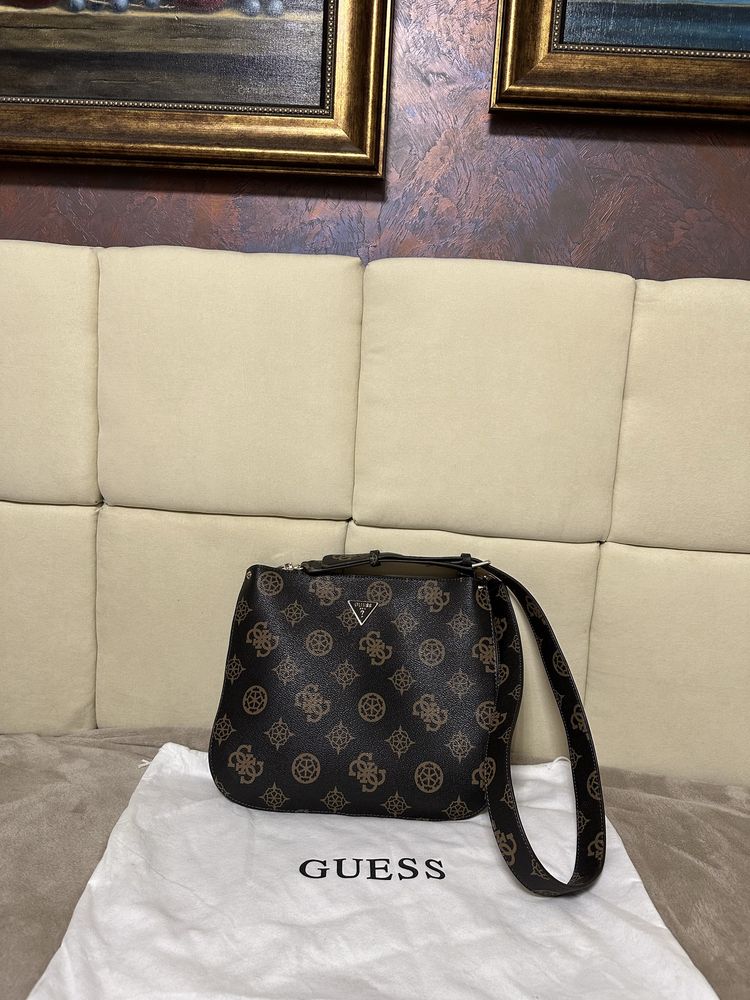 Чанта през рамо guess