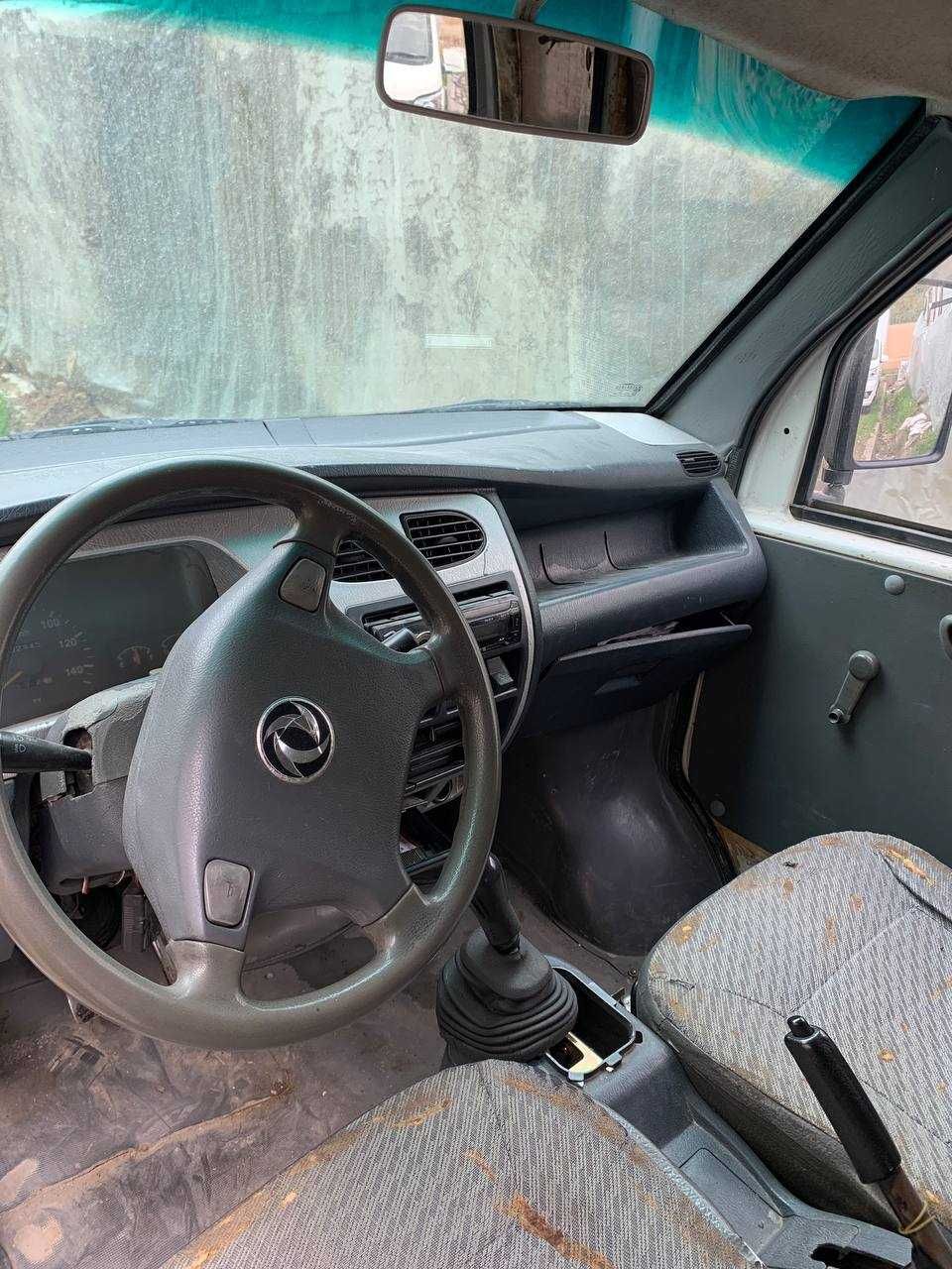 Dongfeng Yuk furgon (yuk tashuvchi furgon)