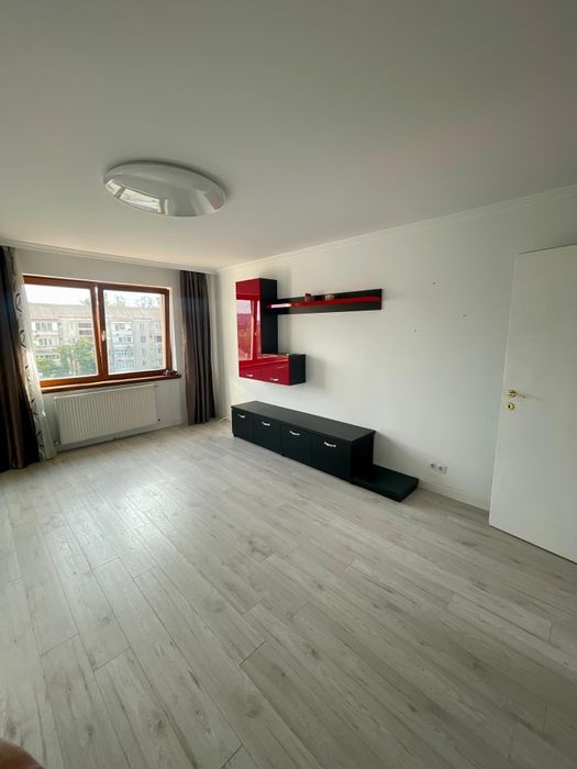 Vând apartament 2 camere  zona Parc Salca