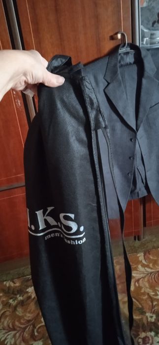 Костюм мужской Новый в чехле Срочно