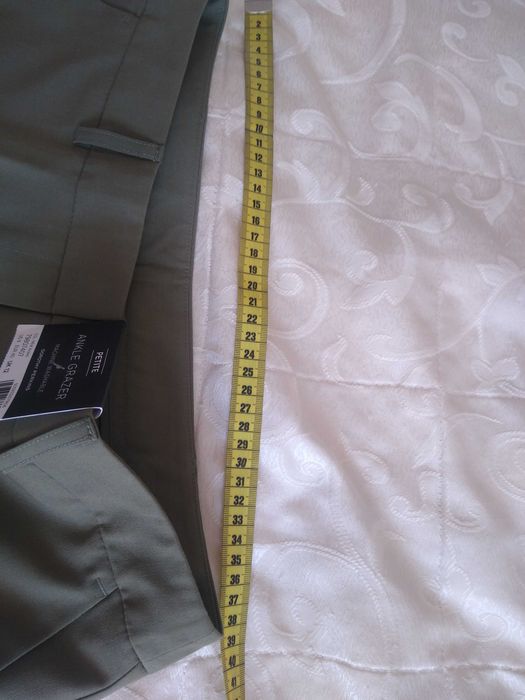 Pantalon chic dame, pe verde kaki, de la Ankle Grazer