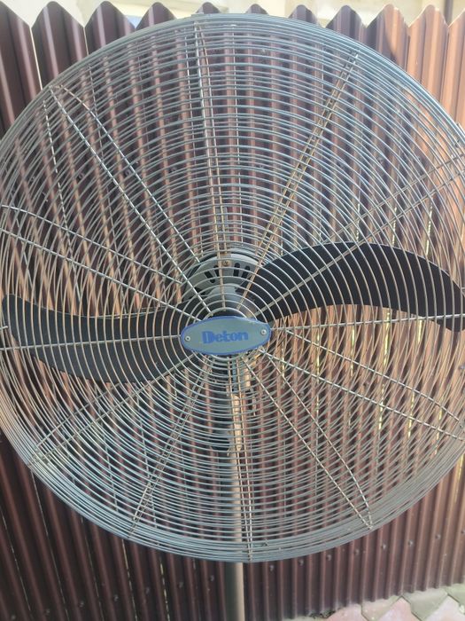 Ventilator cu picior