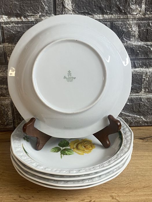 Баварски порцеланови чинии с релефен кант