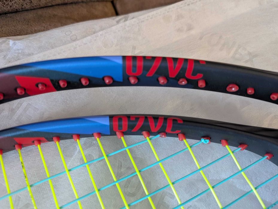 YONEX VCORE 100  (7th Gen ) 300g Grip2  - Rachete noi, neutilizate!