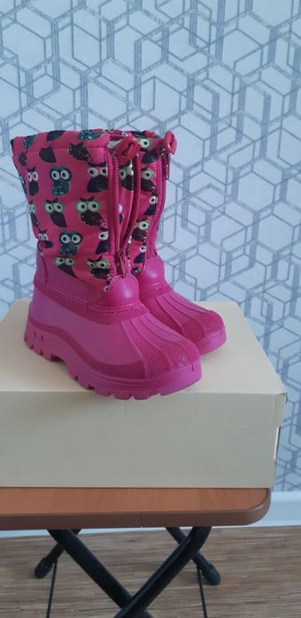 Продам резиновые сапоги осень весна размер 33 - 34 за 3000 тенге.