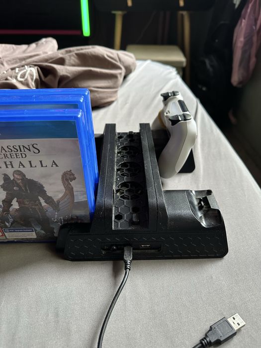 Стойка за Ps4 с аксесоари