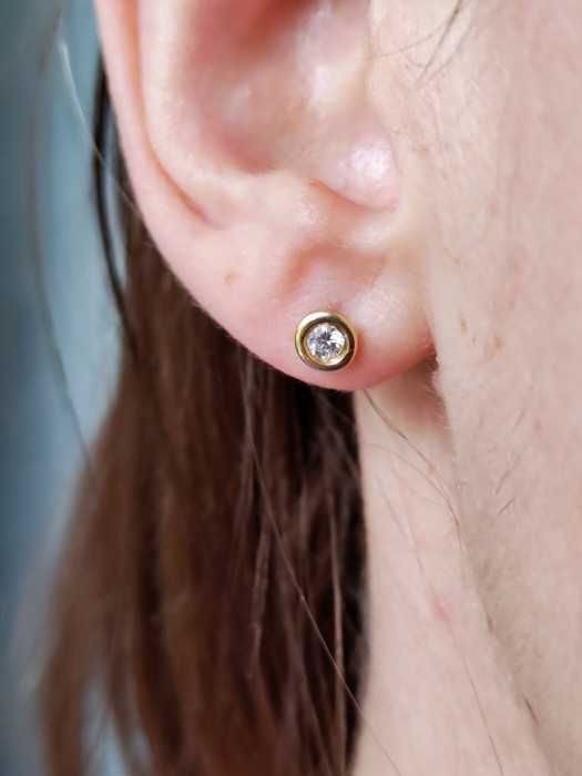Cercei Aur Stud fluturas diamant 14K Cu Diamante Button Bezel Unicat