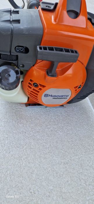 Husqvarna motocoasă pe benzină
