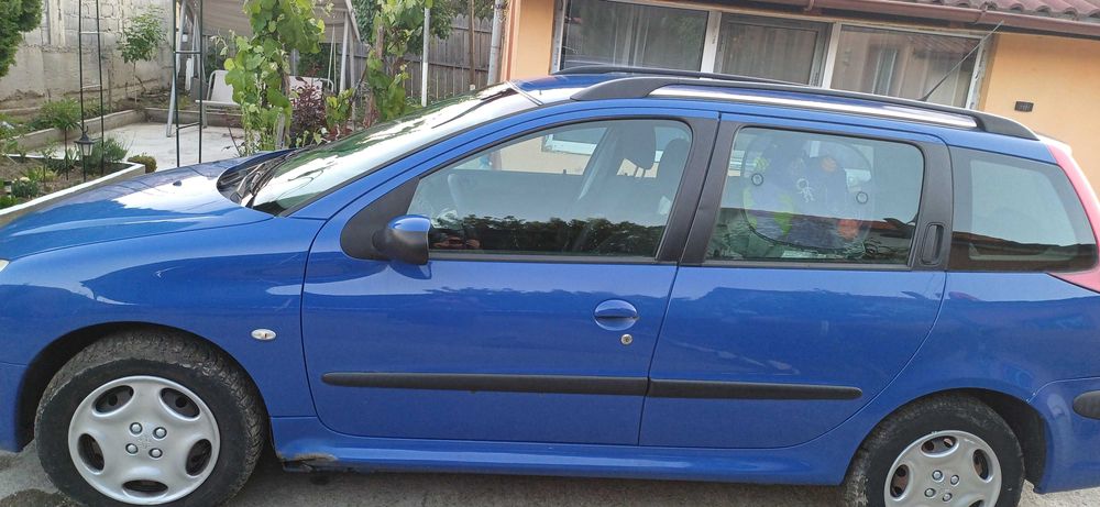 Masina de vànzare,fabricata in 2005cu aproc.235000km.
