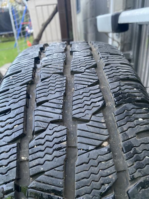 De vanzare 4 anvelope MS 215/65R16C cu jante de tabla