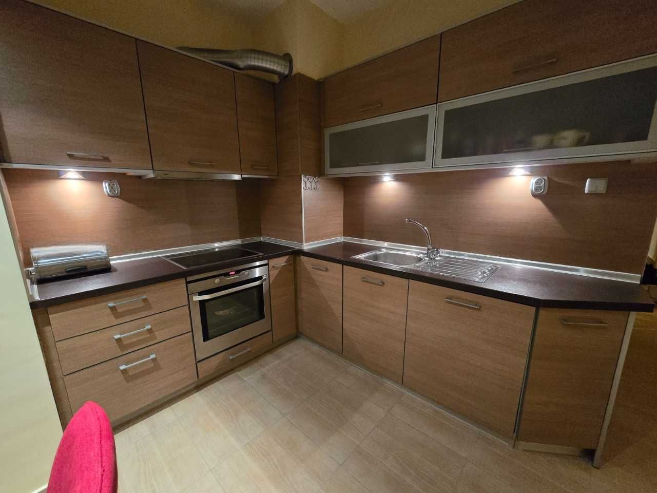 Дава се под наем Тристаен апартамент в София, Изток - 80 кв.м за 867 € - Снимка #1