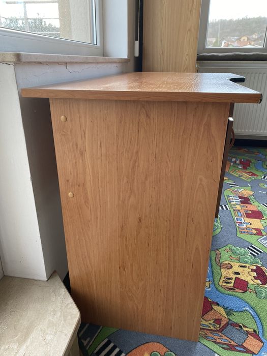 Vand birou in stare buna.