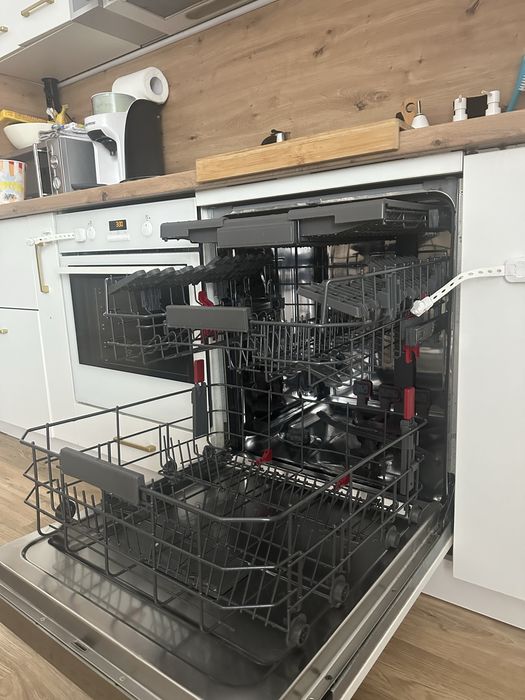 Masina spalat vase Whilpool 6th Sense