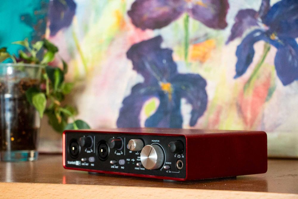 Focusrite 2i4 Gen 2 с изгорял чип - ЗА ЧАСТИ