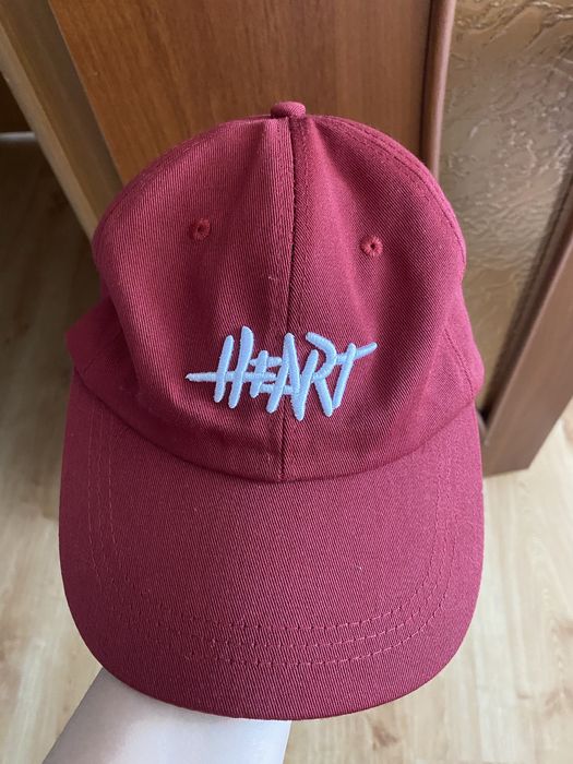 Продам красную кепку