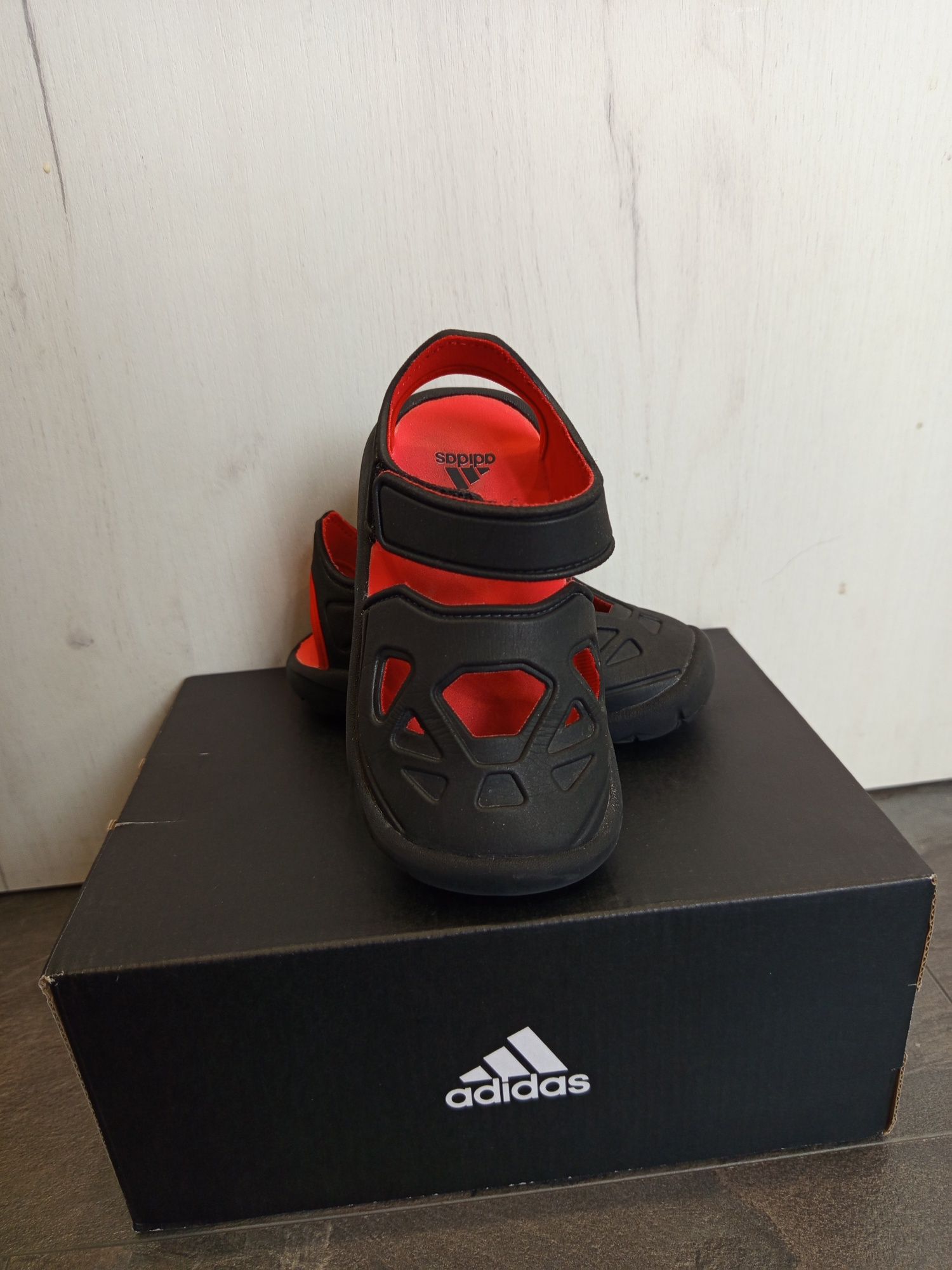 Детски сандали и маратонки Adidas