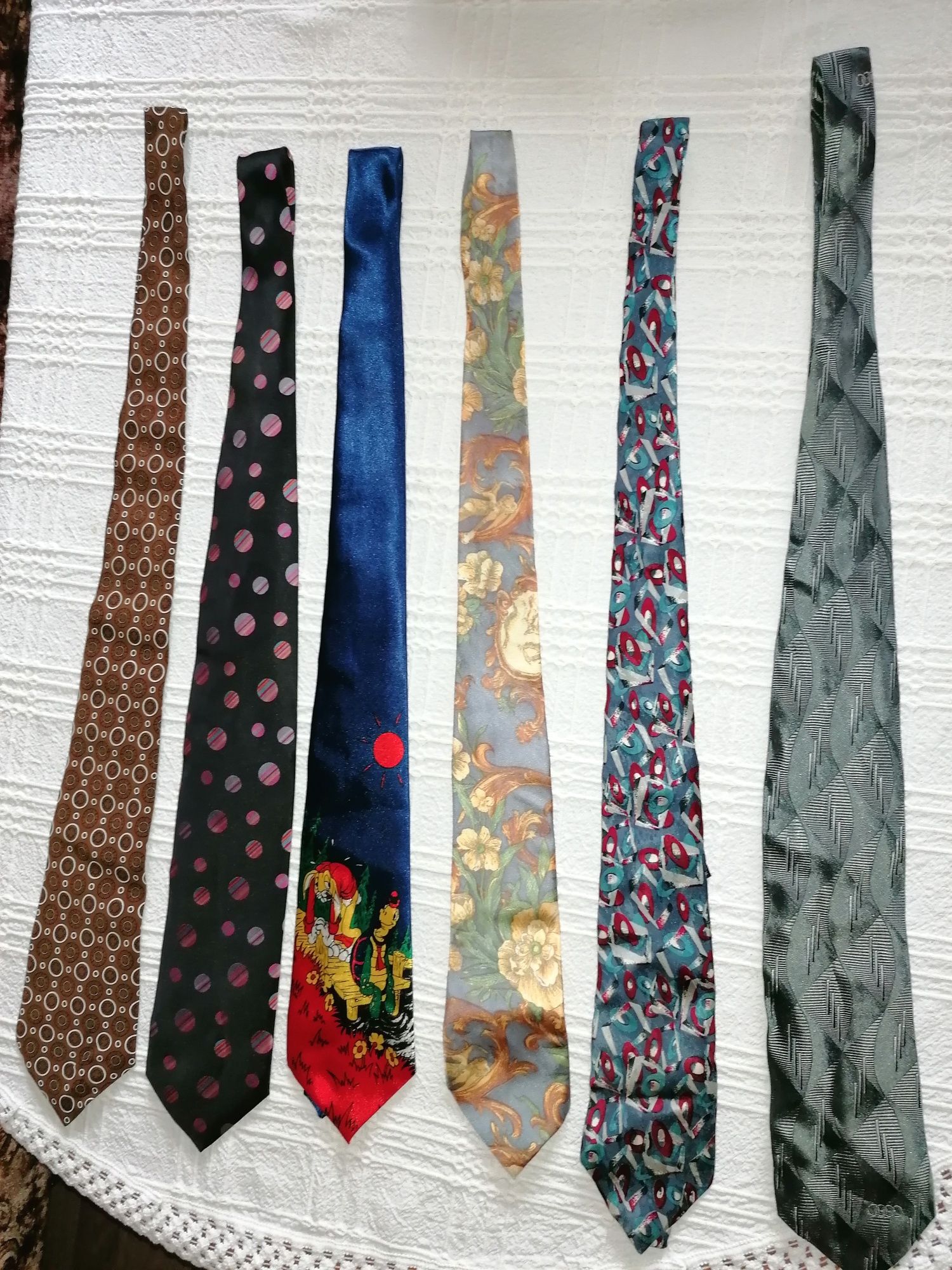 Лот вратовръзки 18 брой, цена 7 лв за брой