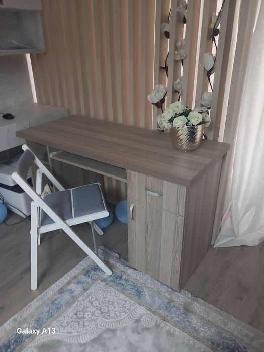 Birou de vânzare  Spațios și elegant