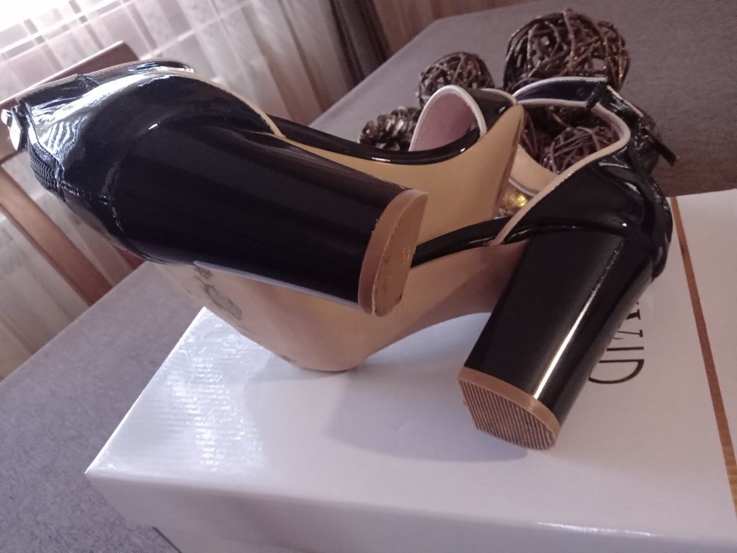 Сандали GIANNI .