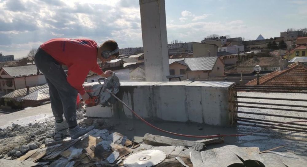 Demolari,taieri in beton,decopertam gresie,faianta,transport moloz!