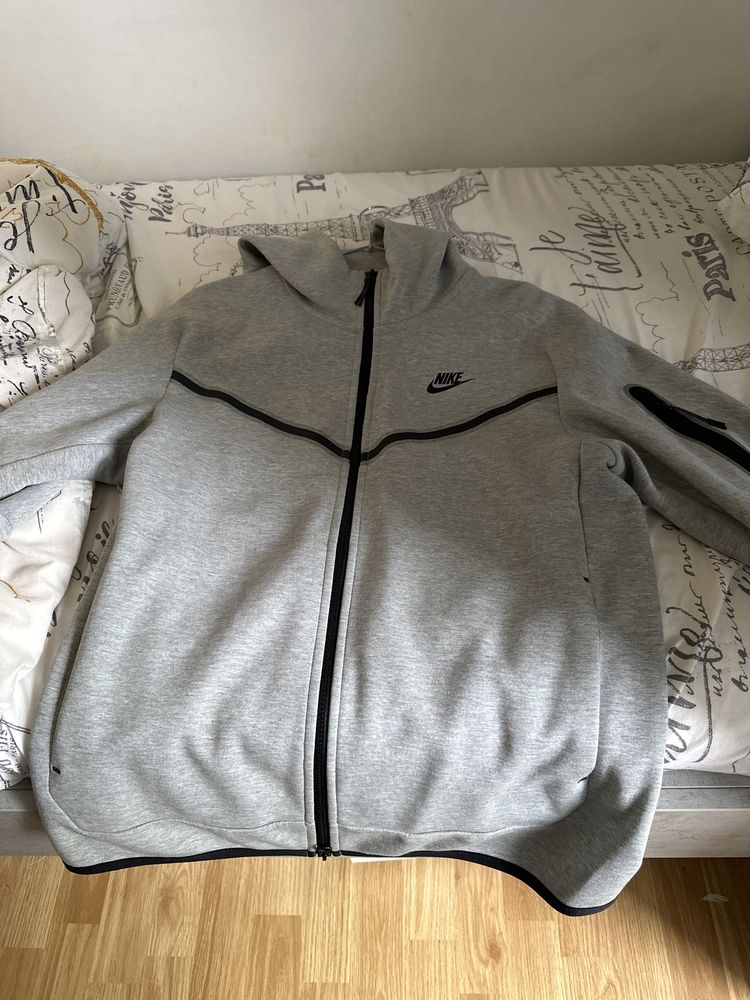 Vand bluza Nike tech Gri ridicare personala