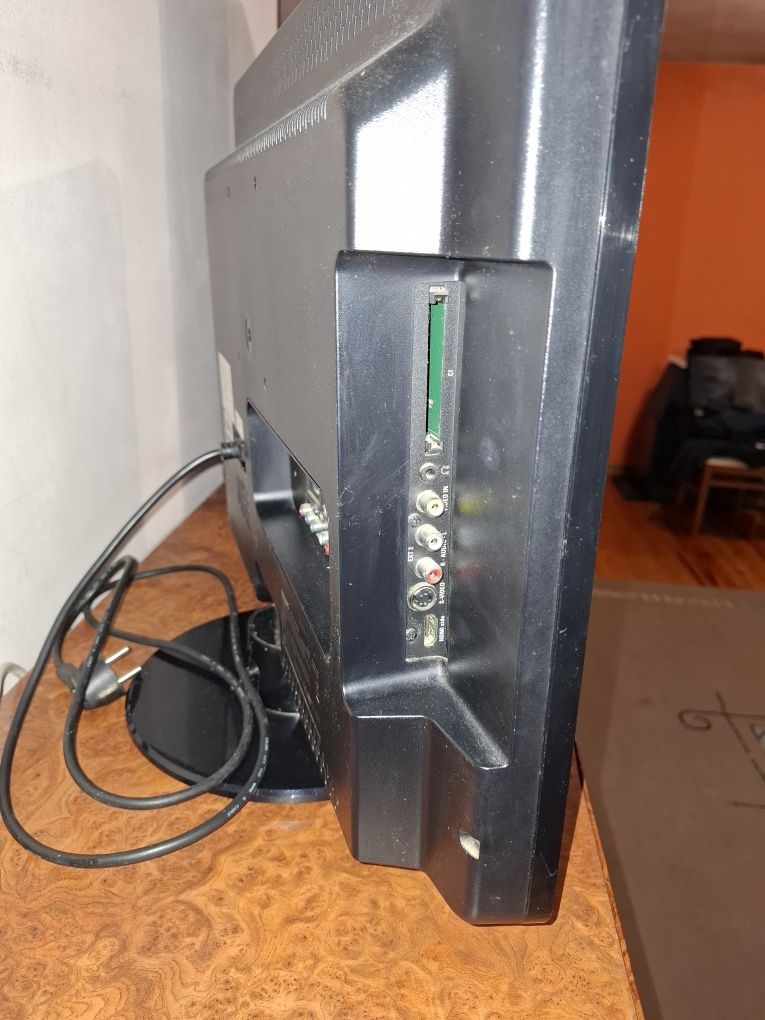 PHILIPS 220TW9FB монитор с тунер Digital HDTV monitor
