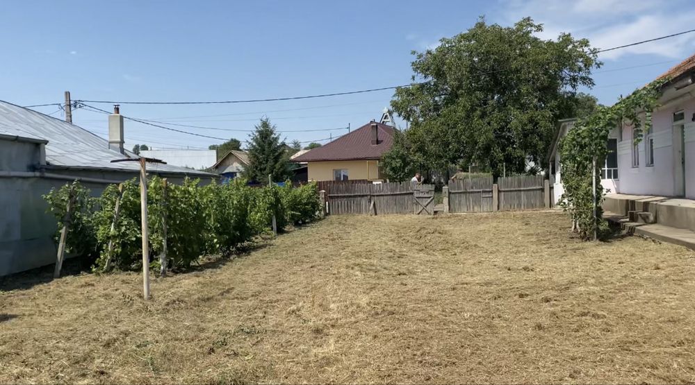 Casa + teren 860 mp HUSI