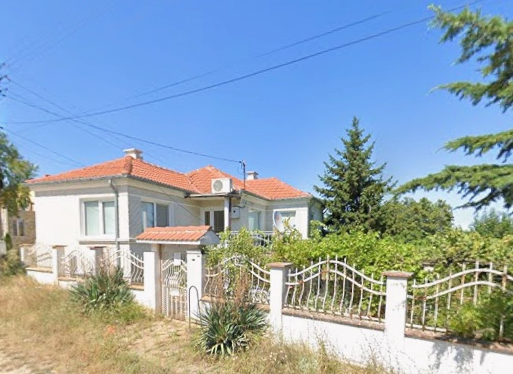 Дава се под наем Къща в с. Близнаци, Област Варна - 150 кв.м за 408 € - Снимка #1