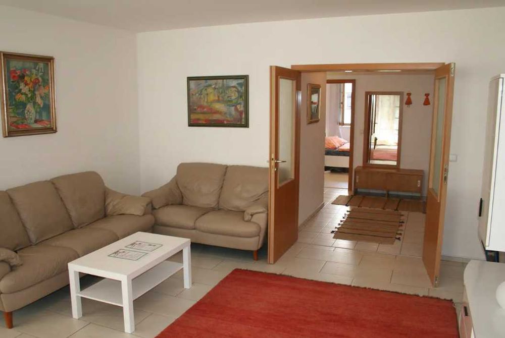 Дава се под наем Тристаен апартамент в Пловдив, Въстанически - 97 кв.м за 408 € - Снимка #2