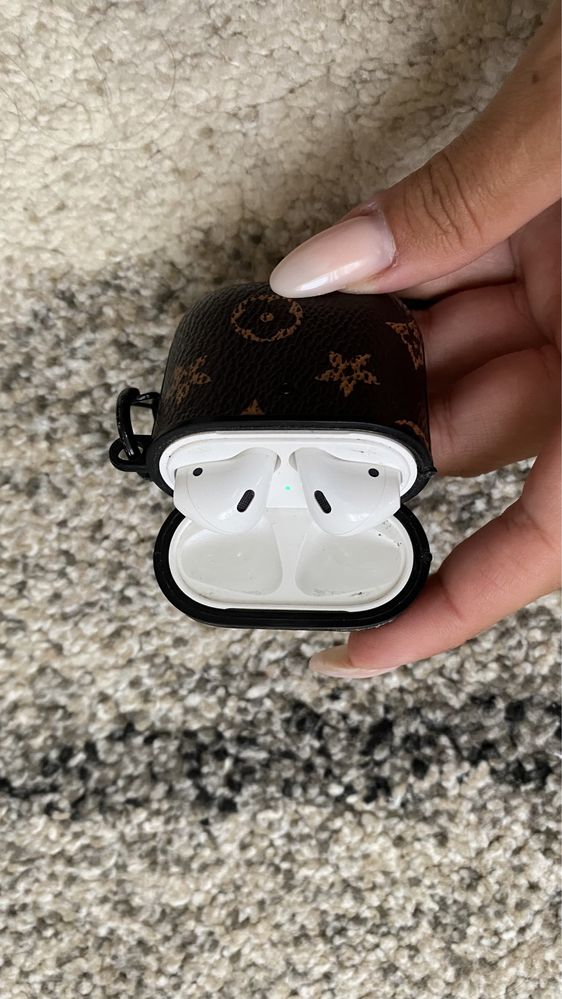 AirPods 2, Apple Watch 3 series 42 mm