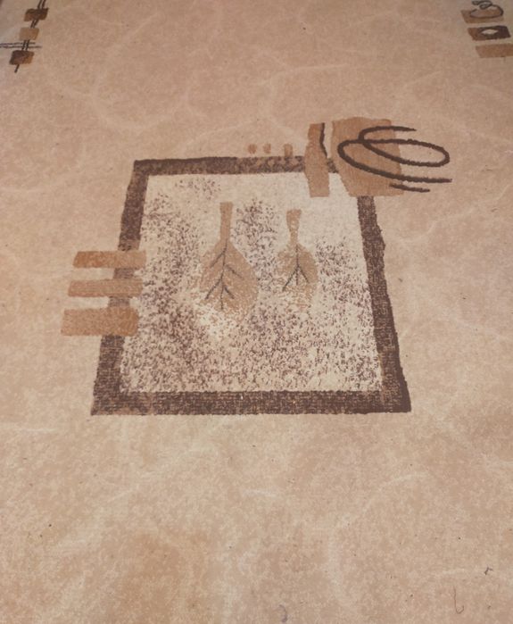 Ковер бежевый большой