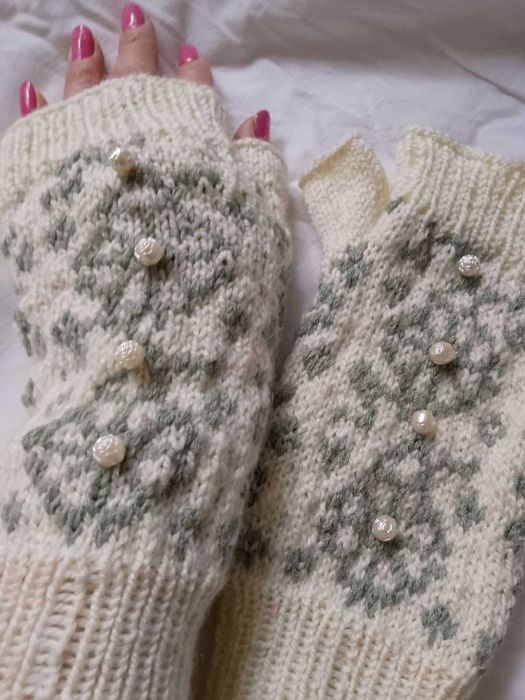 Топлина от сърце! Ръчни терлици, калцуни, ръкавици без пръсти