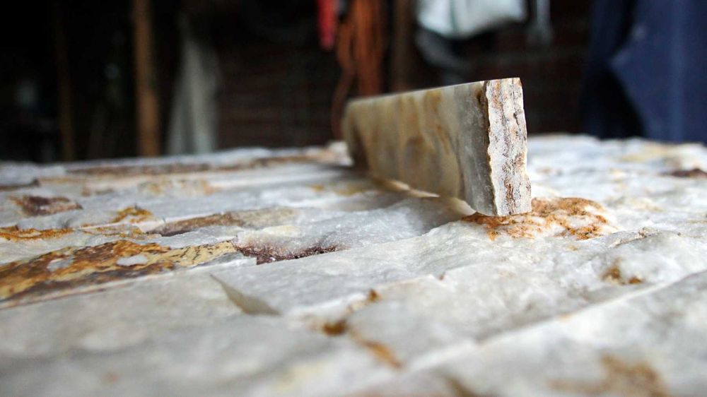 Продавам облицовъчен камък оникс