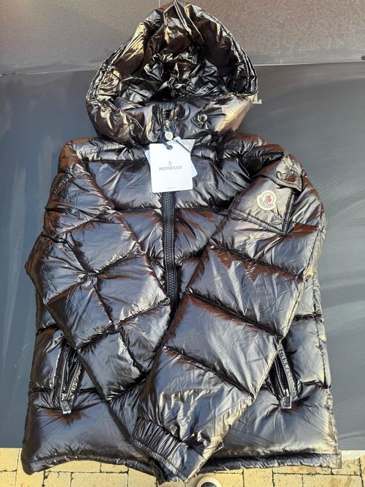 Vând geaca m.o.n.c.l.e.r Originala , NFC , Urgent , Cadoul Perfect