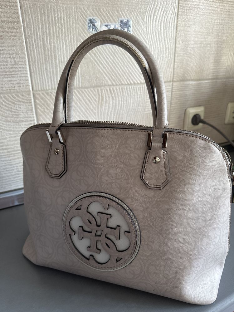 Сумка Guess бу в хорошем сгстоянии