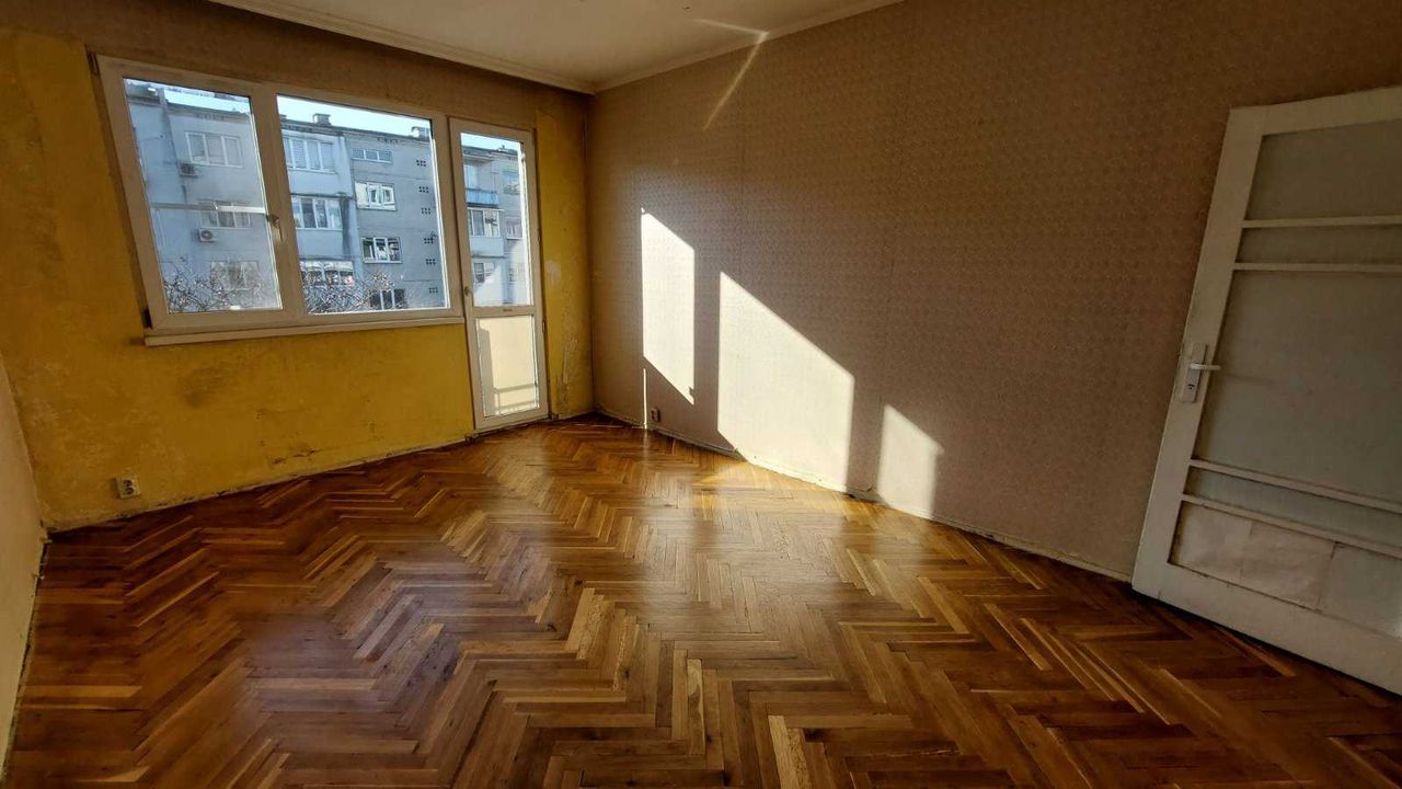 Продава се Тристаен апартамент в Варна, Победа - 60 кв.м за 1834 €/кв.м - Снимка #2