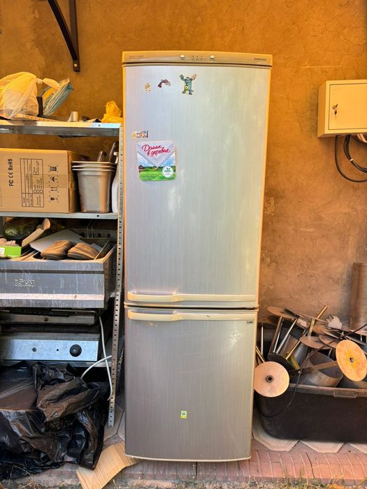 Холодильник Samsung