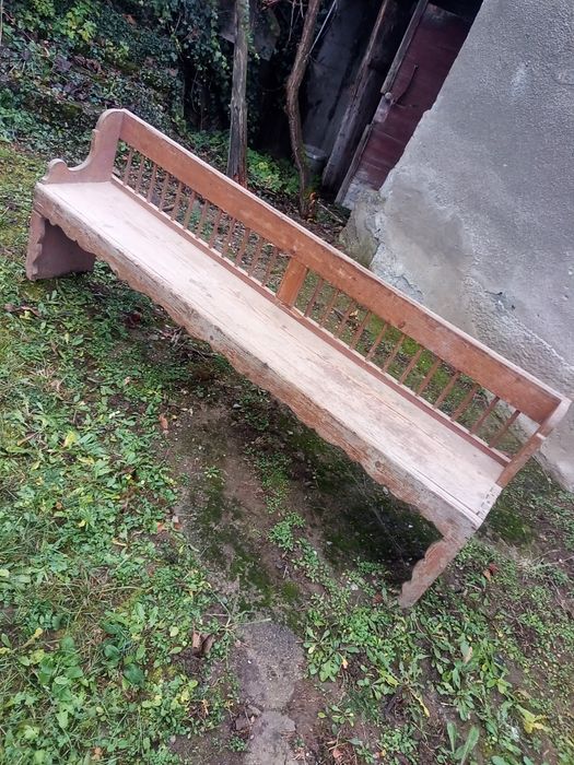 Canapea și banca veche