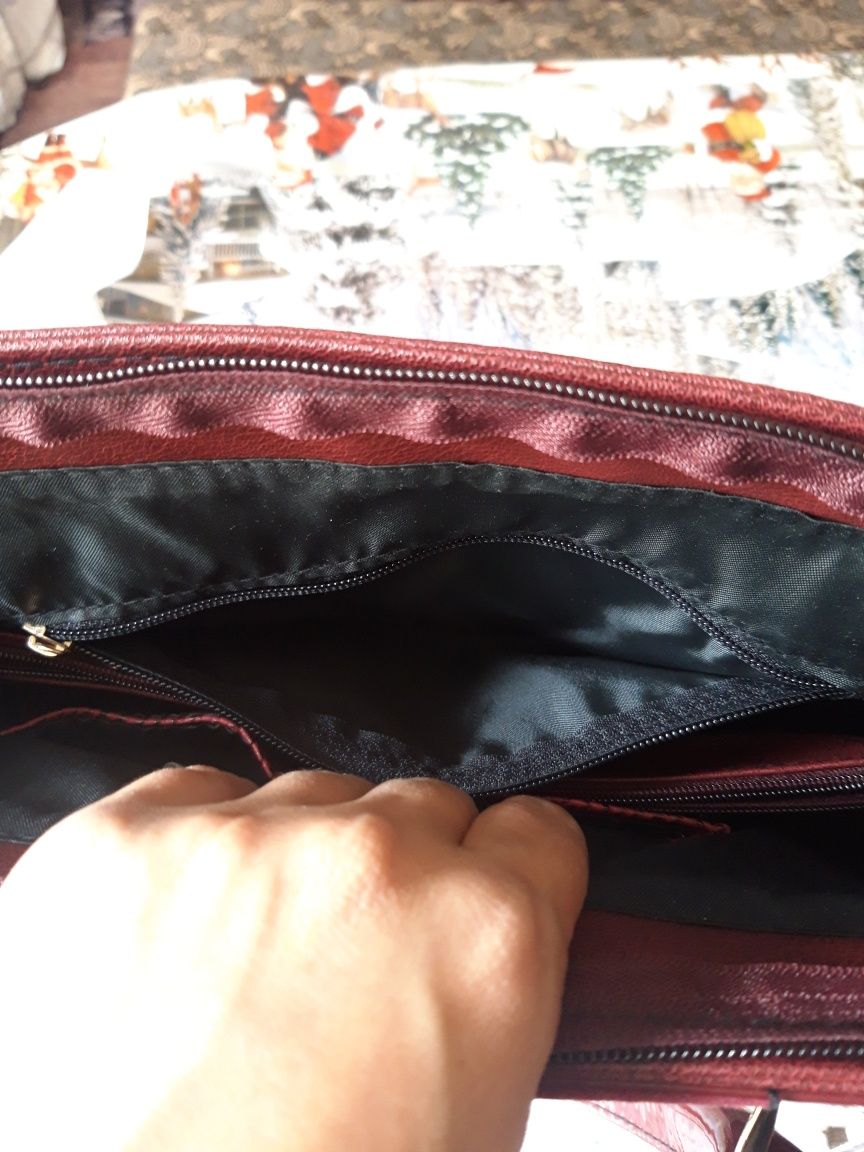 Чисто нова страхотна червена чанта с къси дръжки